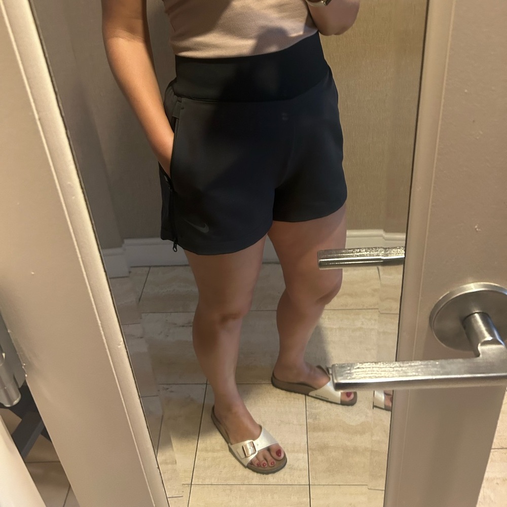 Nike Black Athletic Shorts with High Waist and Form-Fitting Design
